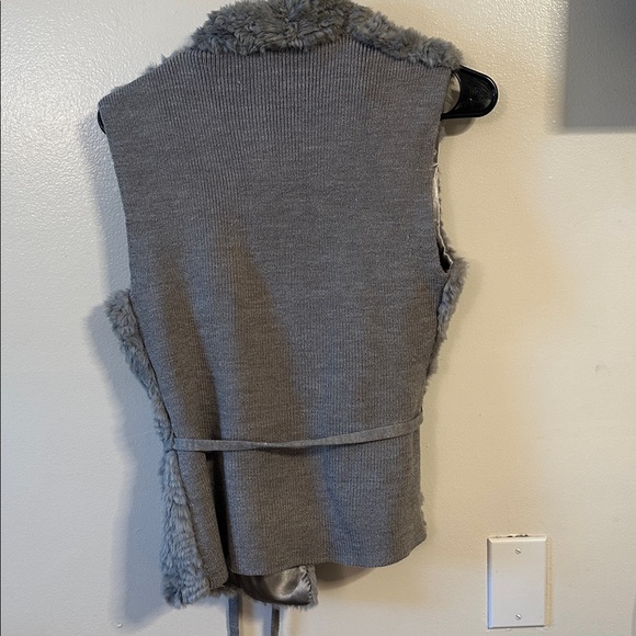 Gray faux fur/ sweater vest size small - Picture 3 of 4